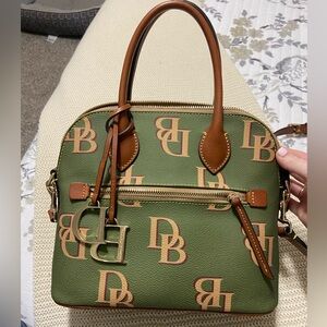 BEAUTIFUL Dooney & Bourke small purse